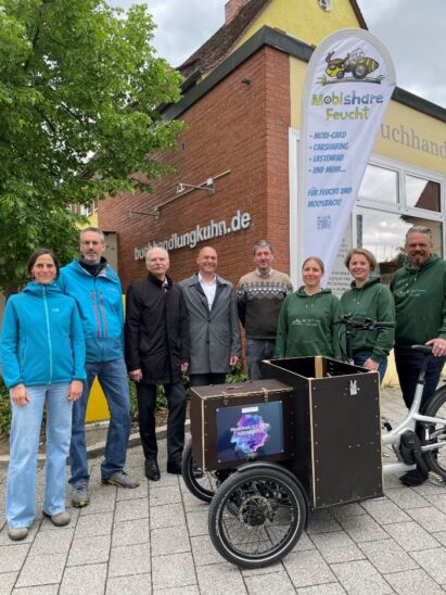 Excella, Mobishare und die Buchhandlung Kuhn bringen die E-Mobilität voran.