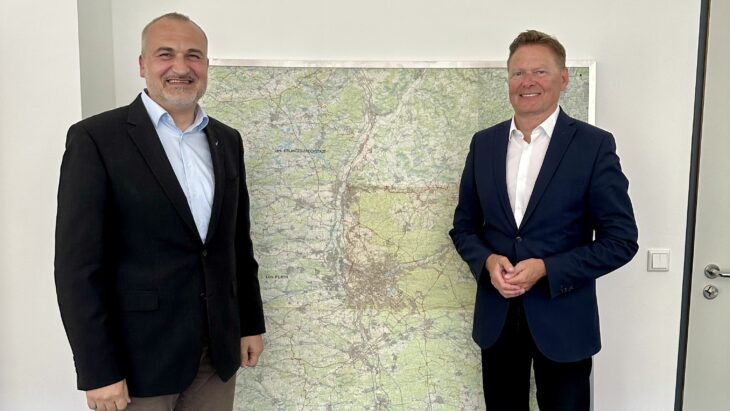 Amtsleiter Michael Müller (links) und MdL Norbert Dünkel tauschten sich über die Wasserversorgung im Landkreis aus.