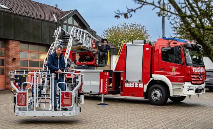Ihre ersten Einsätze hat die neue Drehleiter bereits hinter sich, jetzt wurde sie der Feuerwehr auch offiziell übergeben.