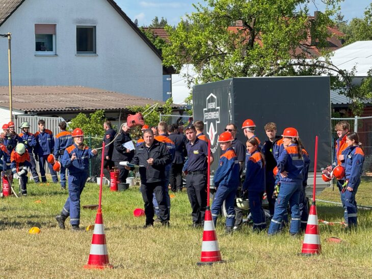 Bei der bayerischen Jugendleistungsprüfung stehen Grundtätigkeiten im Feuerwehrdienst im Vordergrund.