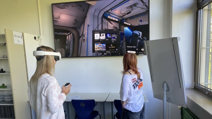 Beim Projekttag konnten die Schüler VR-Brillen nutzen und die Anwendung der Technologie etwa im Bereich der Elektrotechnik testen.