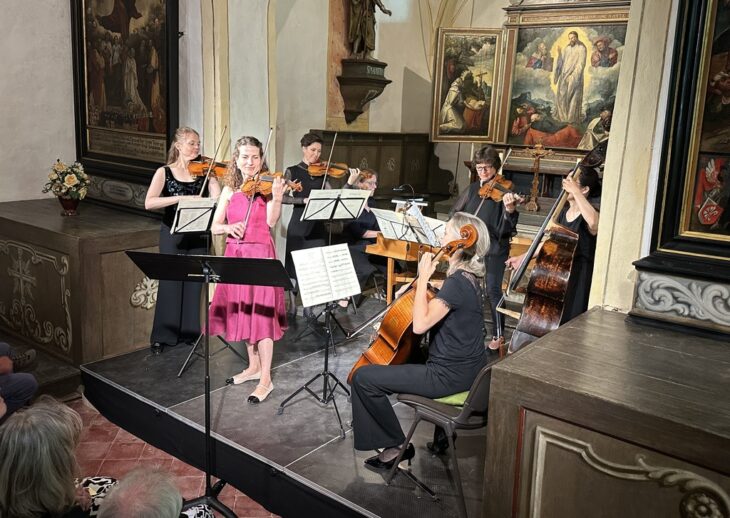 Mitglieder der Staatsphilharmonie Nürnberg präsentierten in der Mauritiuskapelle Vivaldis Komposition – dafür ernteten sie Standing Ovations