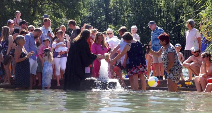 Sehr gut besucht waren die beiden ersten Tauffeste im Weißenbrunner Naturbad. Am kommenden Samstag steigt dort das dritte Tauffest.