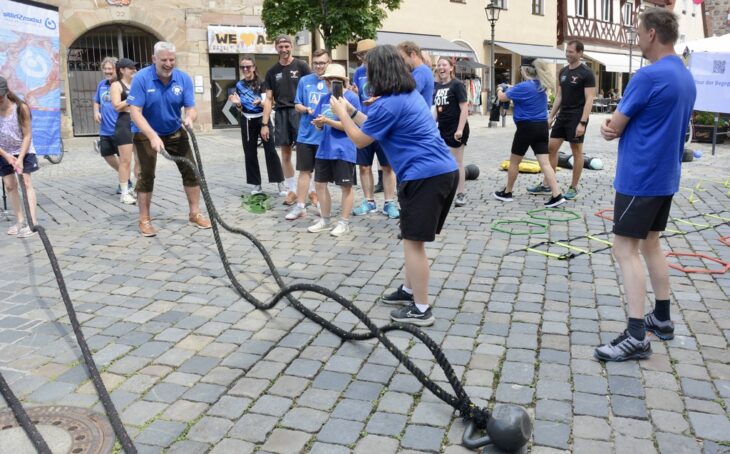 Mitmachen war angesagt bei der Gewo-Challenge, so wie Laufs Bürgermeister Thomas Lang.