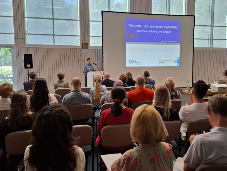Umgeben von der schönen Landschaft der Hersbrucker Schweiz fand das alljährliche Frankensymposium für Psychiatrie und Psychotherapie dieses Mal in der Frankenalb-Klinik Engelthal statt.