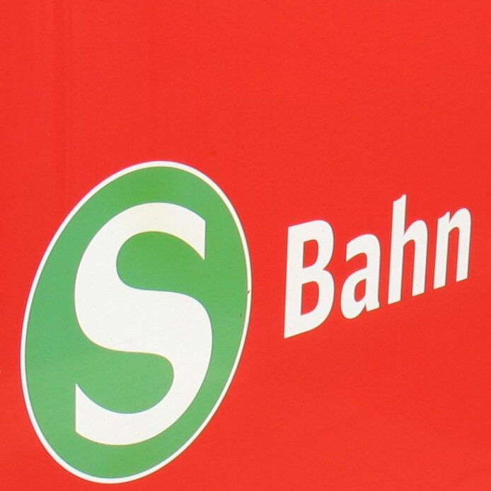 Symbolfoto S-Bahn Bahn Zug