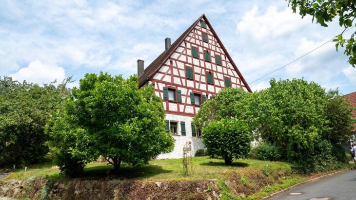 Ein Schreiben von Ministerin Michaela Kaniber an den Kirchensittenbacher Bürgermeister, Klaus Albrecht, gibt bekannt, dass der kleine Ortsteil mit seinen 230 Einwohnern die Goldmedaille gewonnen hat.