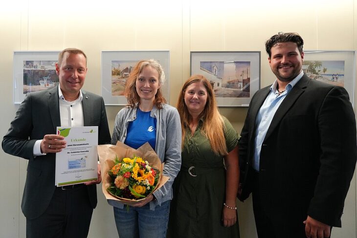 Von links: Landrat Armin Kroder, Dr. Cathérine Conradty, Stephanie Heißmann (WinWin Freiwilligenzentrum) und Dr. Nico Böhme (Leiter der Abteilung Jugend, Familie und Soziales).