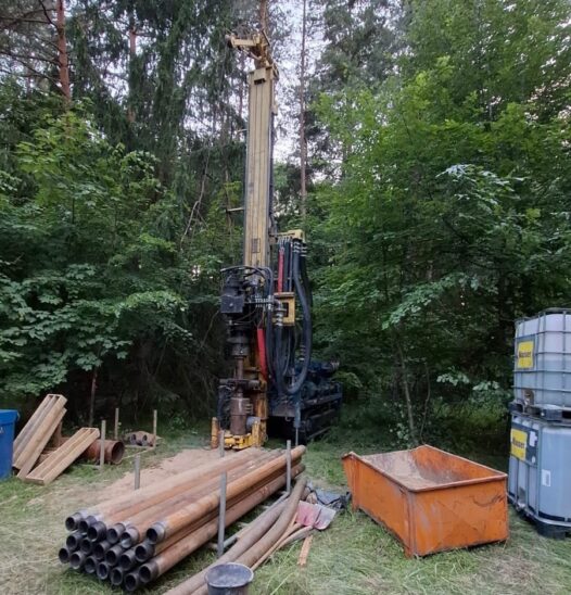 Das Foto zeigt eine aktuelle Aufnahme einer Bohrung im Reichswald bei Röthenbach bei Altdorf.
