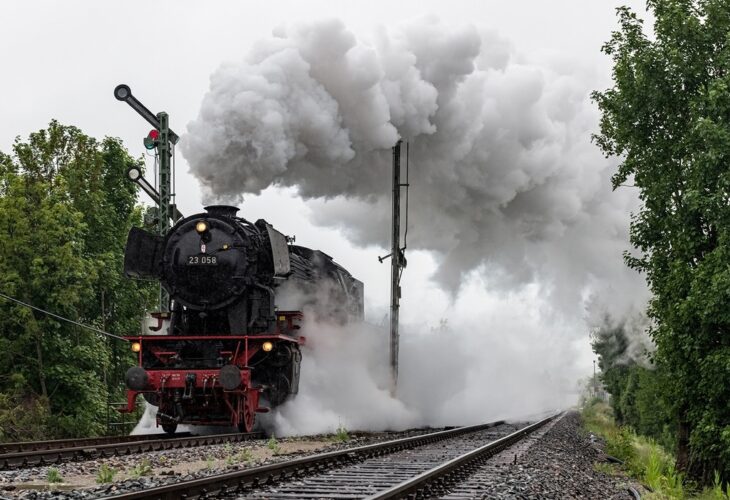 Die Dampflok 23 058 rollt am Sonntag, 31. August, durchs Pegnitztal.