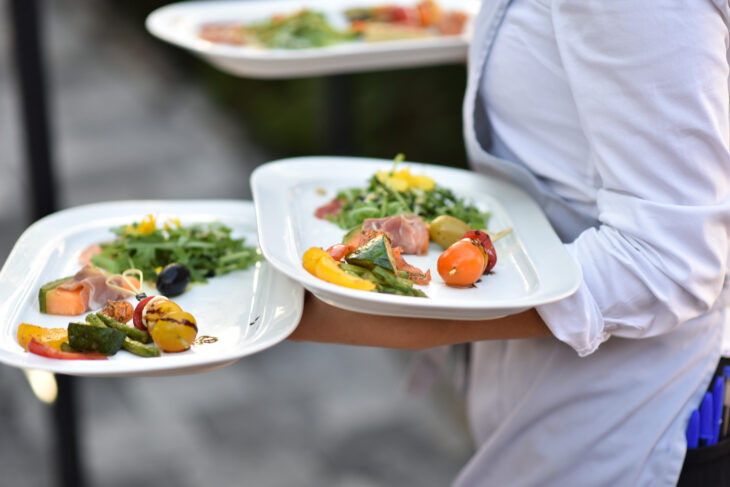 Laut Studie waren 53 Prozent aller im Landkreis Nürnberger Land geleisteten Überstunden in Hotels, Restaurants, Gaststätten und Biergärten unbezahlt.