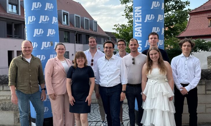 Teilnehmer am Bezirksparteitag der Jungen Union.
