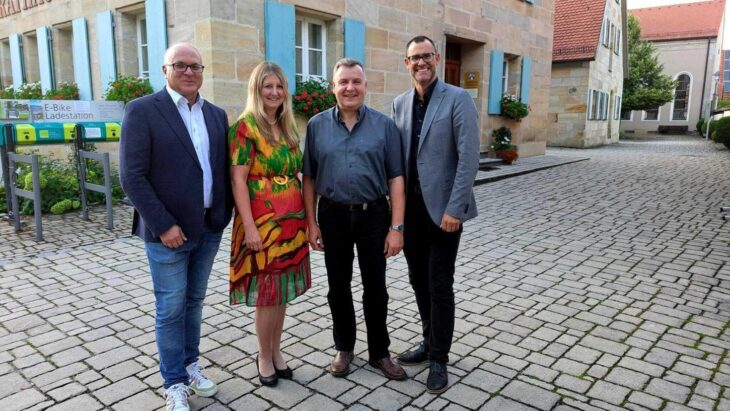 Die CSU Bürgermeisterkandidatin Tanja Riedel mit (von links) CSU-Kreisvorsitzendem Bernd Eckstein, dem Ottensooser Bürgermeister Klaus Falk und CSU-Bundestagsabgeordnetem Ralph Edelhäußer.