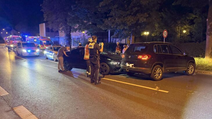 Ein Schaden von 15.000 Euro ist bei einem Unfall am Freitagabend in der Röthenbacher Bahnhofstraße entstanden.