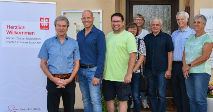 Beim Ortsbesuch (von links): Ernst Grünbeck, Harald Danzl und Vertretern des Fördervereins sowie der CSU.