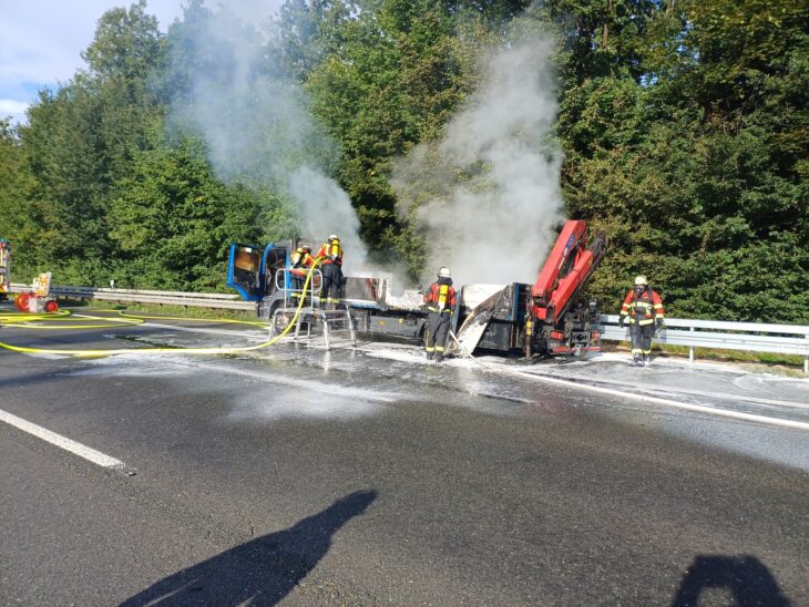 Vom Lkw ist nicht mehr viel übriggeblieben.