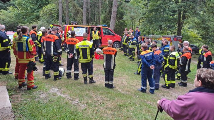 Rund 50 Einsatzkräfte von fünf Feuerwehren waren an der Übung in Mittelburg beteiligt.