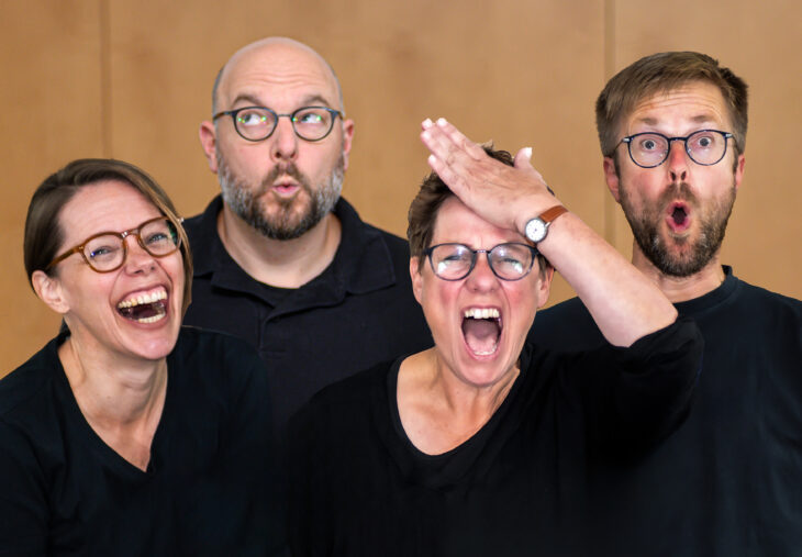 Das weißblaue Beffchen ist das älteste Kabarett evangelischer Pfarrerinnen und Pfarrer in Bayern. Das aktuelle Team besteht aus Anne-Bärbel Ruf-Körver, Hannes Schott, Irene Geiger-Schaller und Josef Höglauer (von links).