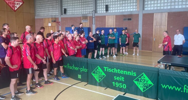 Abteilungsleiter Richard Brunner (2.v.r.) und Klaus Schoderer (rechts) begrüßten die geladenen Mannschaften des Tischtennisturniers.