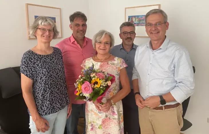 Bauamtsleiterin Sabine Maul, Personalratsvorsitzender Jürgen Ziegler, Claudia Back, Geschäftsleiter Karlheinz Wölfel und Hersbrucks Bürgermeister Robert Ilg (von links).