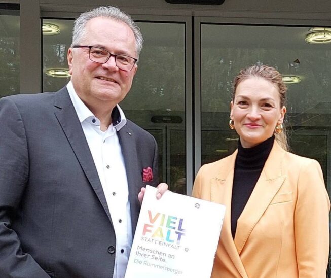 Karl Schulz, Vorstandsmitglied der Rummelsberger Diakonie, hat Judith Gerlach einen umfassenden Reformvorschlag zur Pflegeversicherung überreicht.