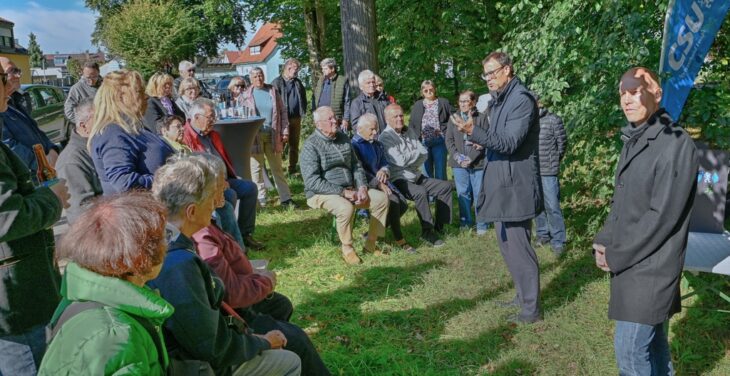 Bundestagsabgeordneter Ralph Edelhäußer mit dem Feuchter CSU-Bürgermeisterkandidaten Harald Danzl (rechts).