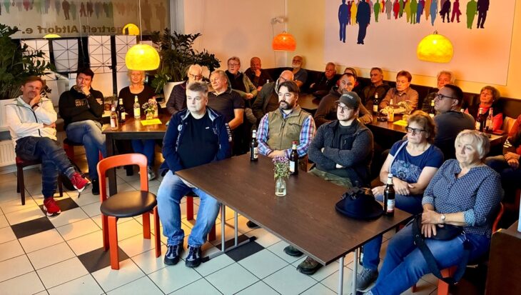Aufmerksam folgten die Besucher den Ausführungen des verkehrspolitischen Sprechers der FW/UNA, Horst Gruber.