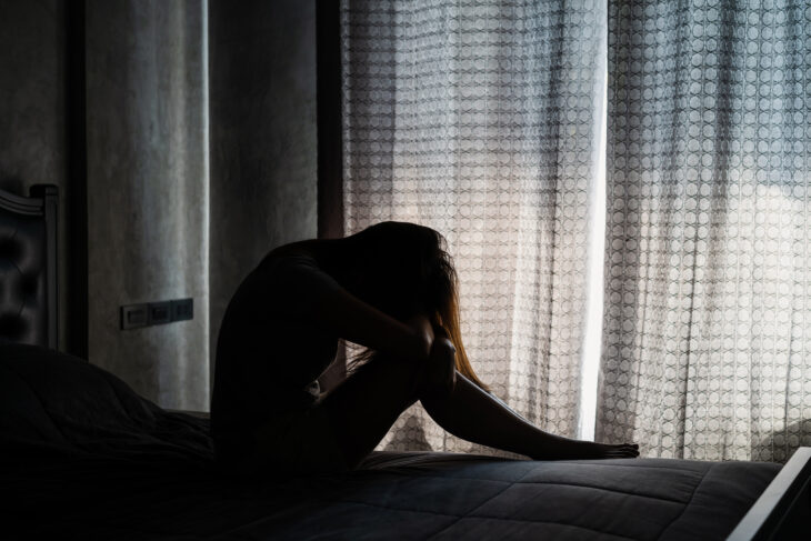 Laut dem 8. Deutschland-Barometer Depression 2024 sind 45 Prozent der Menschen in Deutschland direkt oder indirekt von Depressionen betroffen.
