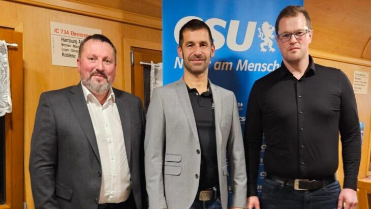 Hartensteins Bürgermeister Hannes Loos (Mitte) stellt sich 2026 wieder zur Wahl.