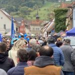 Viele Besucher nutzten den Herbstmarkt zu einem Bummel durch die Schnaittacher Innenstadt.
