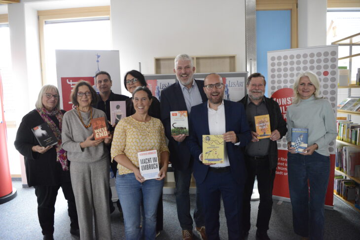 Das Orga-Team der Literaturtage und Bürgermeister Thomas Lang stellten das Programm vor.