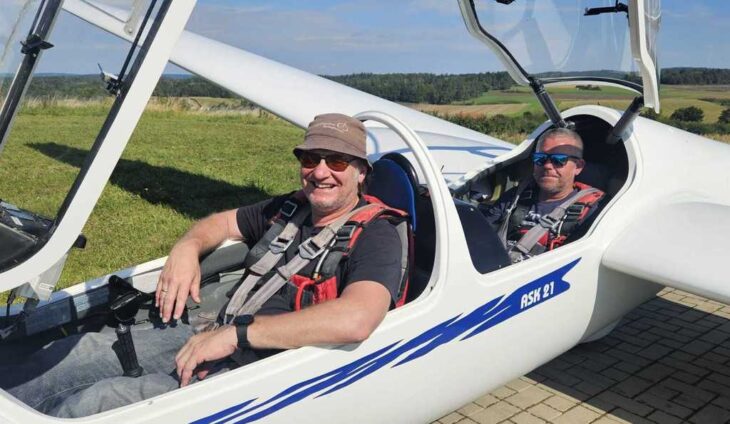 Ralf Büker und Michael Hofmann beim Start zur Segelflug-Prüfung.