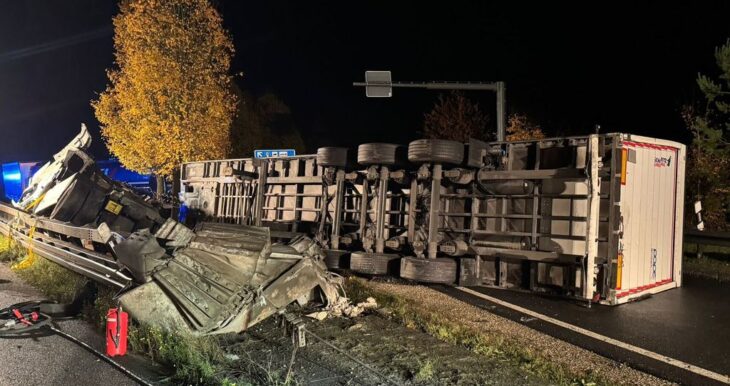 Der umgekippte Sattelzug blockierte Teile des Parkplatzes Sperbes-Ost und sorgte für eine lange Sperrung.