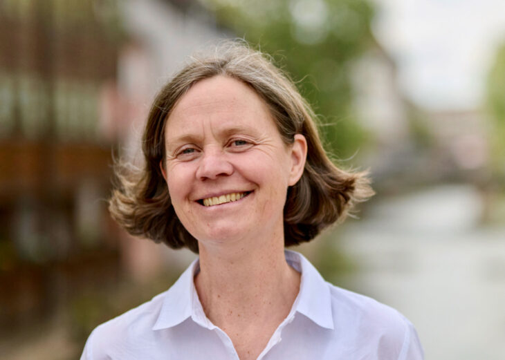 Monika Martin liest aus ihrem Buch „Kabine 28“, das 2021 erschienen ist.
