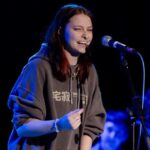 Poetry-Slammerin Nya Ditt moderiert zusammen mit Yasmin Harms.