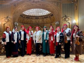 Das Ensemble Zgharda aus Altdorfs Partnerstadt Schowkwa spielt bei einem Benefizkonzert in der Laurentiuskirche.