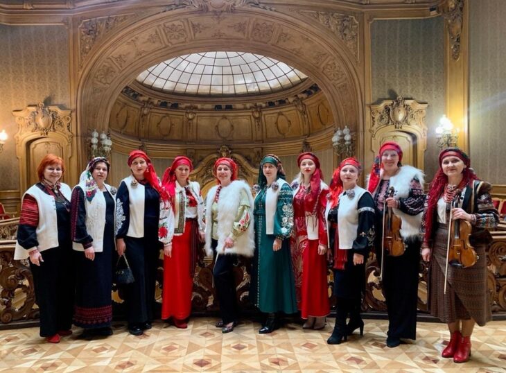 Das Ensemble Zgharda aus Altdorfs Partnerstadt Schowkwa spielt bei einem Benefizkonzert in der Laurentiuskirche.