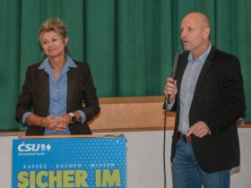 Expertin Petra Kröpfl beantwortet zahlreiche Fragen der Teilnehmer.