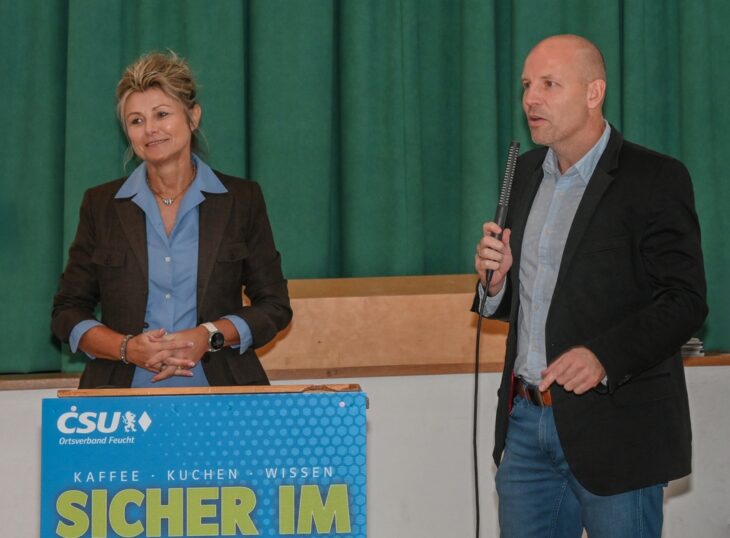 Expertin Petra Kröpfl beantwortet zahlreiche Fragen der Teilnehmer.