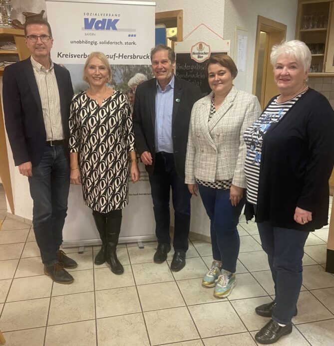 Bürgermeister Manfred Schmidt, VdK-Ortsvorsitzende Alexandra Zimmermann, stellvertretender VdK-Landesvorsitzender Hermann Imhof, VdK-Kreisvorsitzende Martina Hoffmann und Edeltraud Koslitz (v. links).