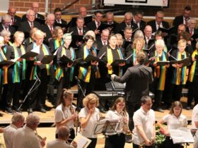 Für die Renovierung der St.-Veit-Kirche in Ottensoos wurde ein umjubeltes Benefizkonzert mit drei Chören in der Mehrzweckhalle veranstaltet.