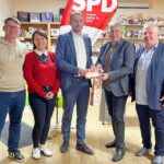 Der Kandidat der Genossen ist gekürt (von links): stellvertretender SPD-Ortsvorsitzender Michael Deinzer, Ortsverbandskassiererin Yasemin Köprülü, Bürgermeisterkandidat Thomas Jennemann, stellvertretender Ortsorsitzender Erich Dannhäuser und Stadtrat Lutz-Werner Hamann.