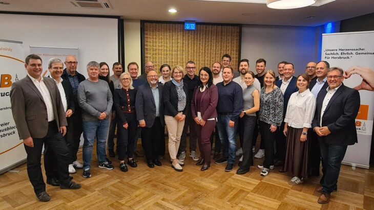 Die Stadtratskandidaten des FRB Hersbruck mit Landrat Armin Kroder.