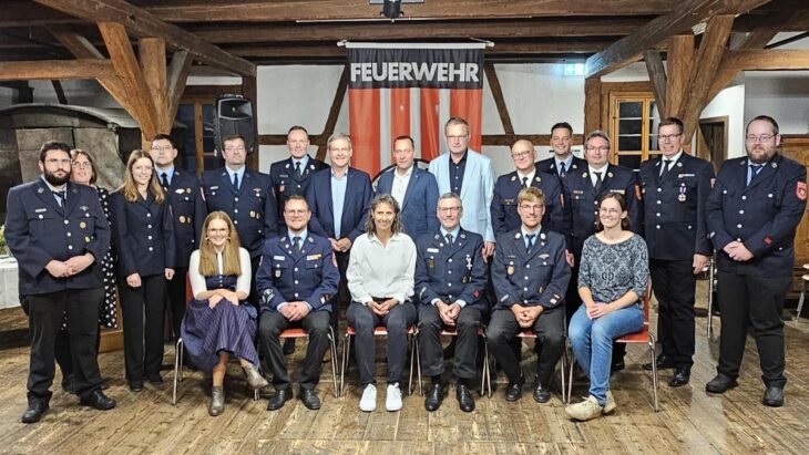 Einige Kameraden der Feuerwehren der Stadt Hersbruck wurden im Beisein ihrer Familien für ihre lange Treue zur Wehr ausgezeichnet.