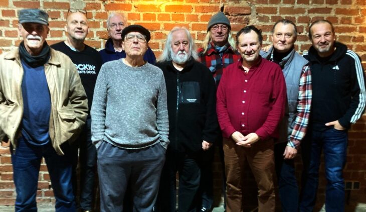 Am Wochenende spielen sie in Ludersheim: Baul Huhn.