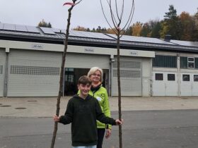 Verena Loibl zusammen mit einem der Gewinner.