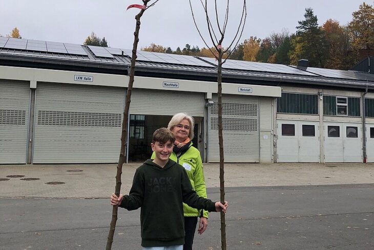 Verena Loibl zusammen mit einem der Gewinner.
