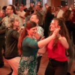 36 Paare bewegten sich synchron zur Musik, schwangen die Hüften im Takt. Das Ziel: einen Weltrekord ertanzen.