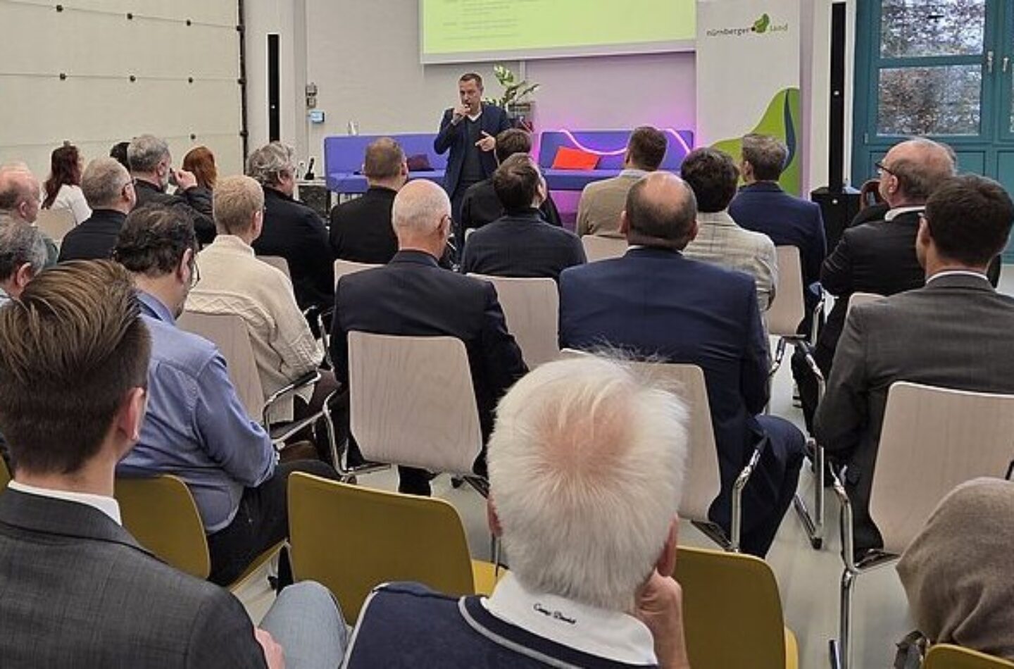 Landrat des Landkreises Nürnberger Land, Armin Kroder, bei seiner Begrüßung der Unternehmer aus der Region.