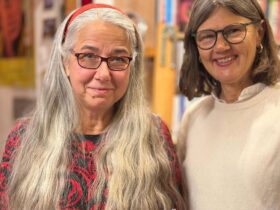 Tessa Korber signierte beim ihre Werke für die Gäste.